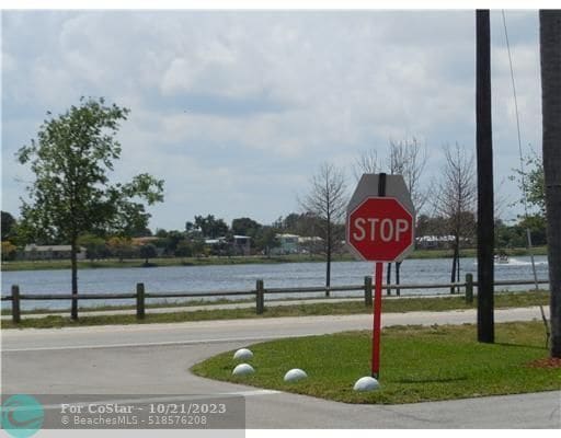 Foto del edificio - 3360 Lake Osborne Dr