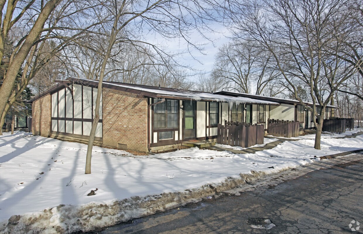 Primary Photo - Gaby's Apartments