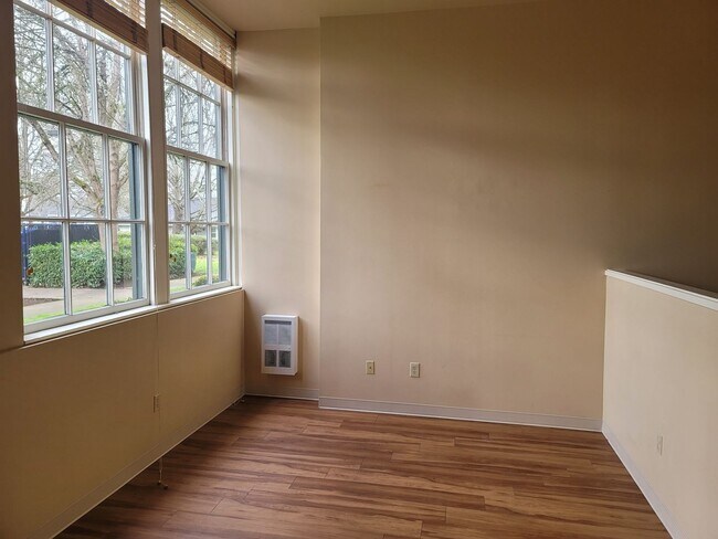 Foto del edificio - Beautiful Lincoln School Studio Only $1295/month