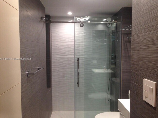 Foto del edificio - 2780 NE 183rd St