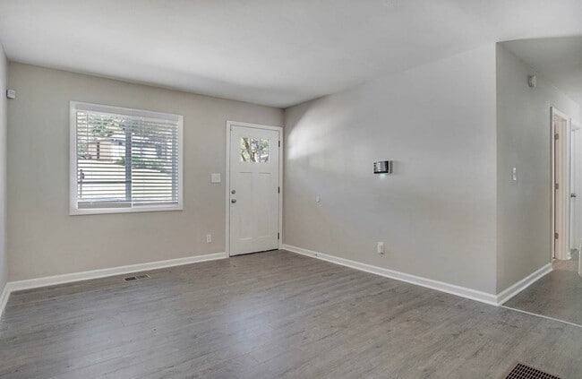 Building Photo - 3590 Collier Dr NW