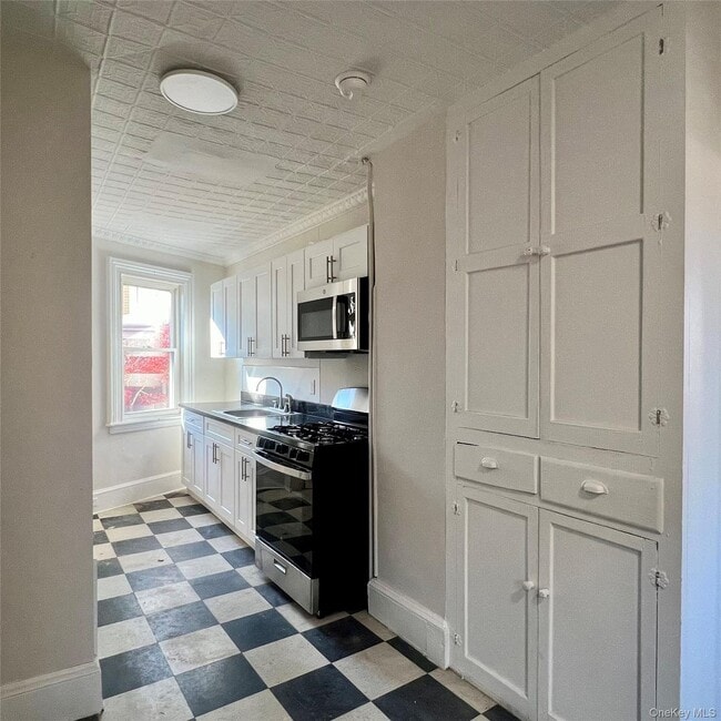 Building Photo - 140 Albany Ave