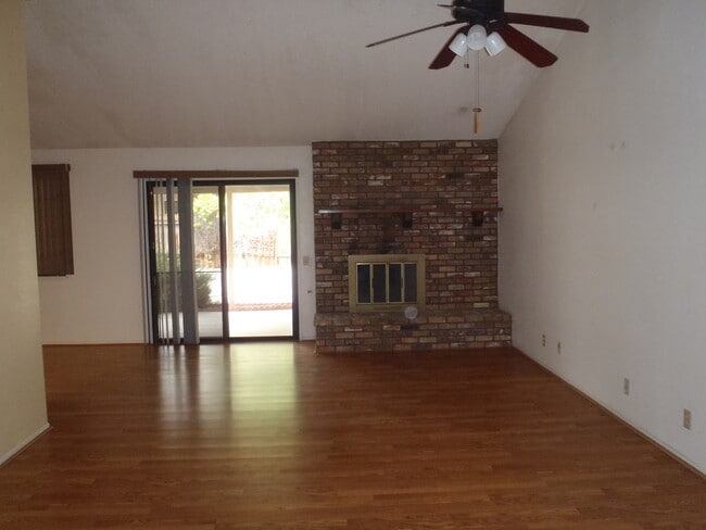 Foto del edificio - 1249 Mountain View Dr