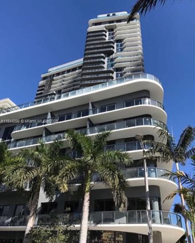 Photo - 121 NE 34th St unit 2914 (A11844899)