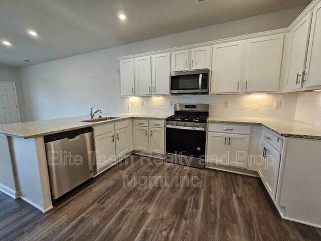 Foto del edificio - 5416 Kinsbridge Dr