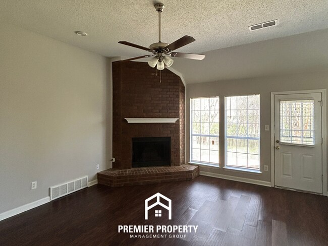 Foto del edificio - 4566 Kings Grant Dr