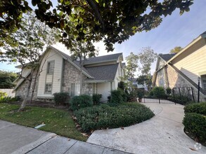 Building Photo - 1938 W Culver Ave