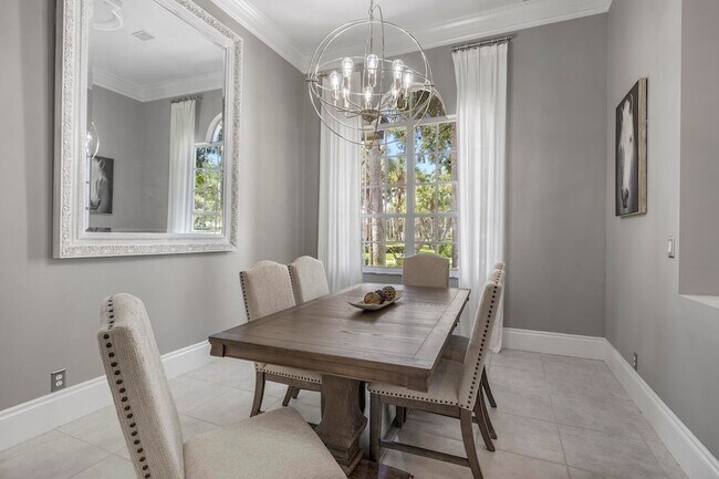 Foto del edificio - 856 Forest Glen Ln