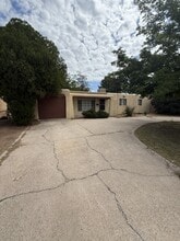 Building Photo - 1612 Hendola Dr NE