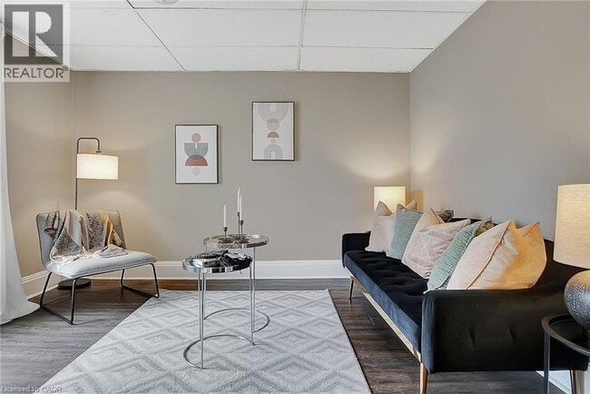 Building Photo - 211 Dolph St N