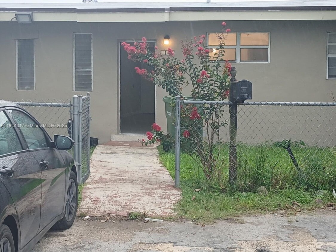 Primary Photo - 115 Roberts Rd