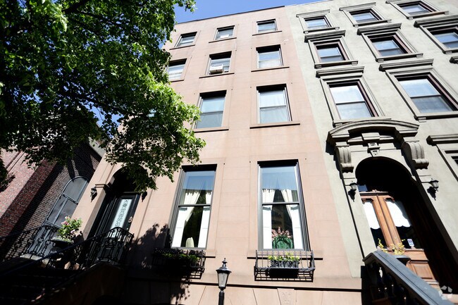 Building Photo - 394 Clinton St