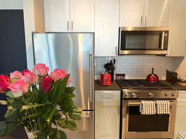 Foto del edificio - 408 W 58th St