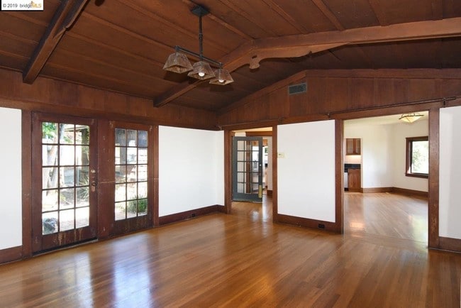 Building Photo - 208 Panoramic Way