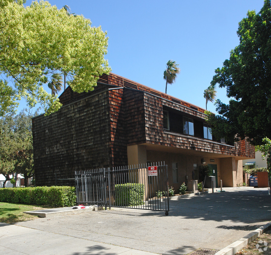 Primary Photo - 444 Washington Blvd