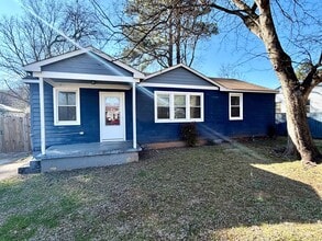 Building Photo - 1011 Parklane St NW