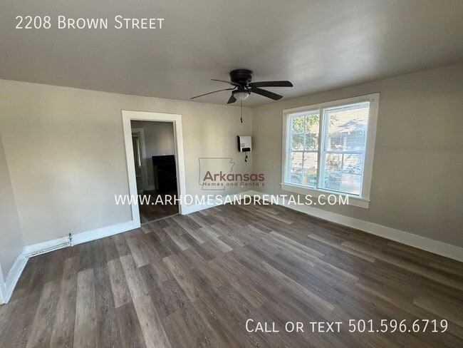 Building Photo - 2208 Brown St
