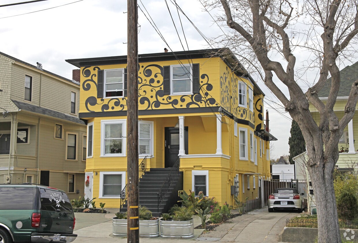 Building Photo - 1525 Broadway