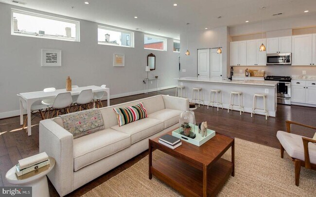 Building Photo - 3542 Warder St NW