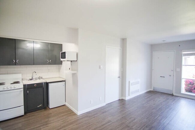 Foto del edificio - John's Landing: Mid-Century Studio w/ Walk...