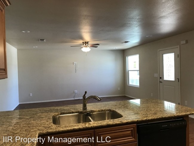 Foto del edificio - 3213-3229 N Richardson Ave