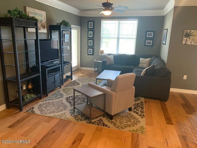 Building Photo - 395 S Crow Creek Dr