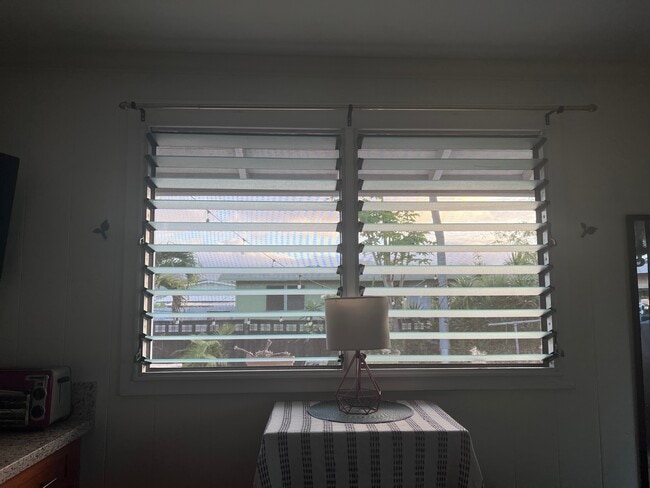 Building Photo - 324B Kalama St