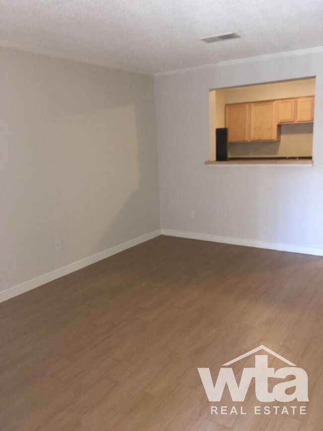 Building Photo - 2 bedroom in AUSTIN TX 78704