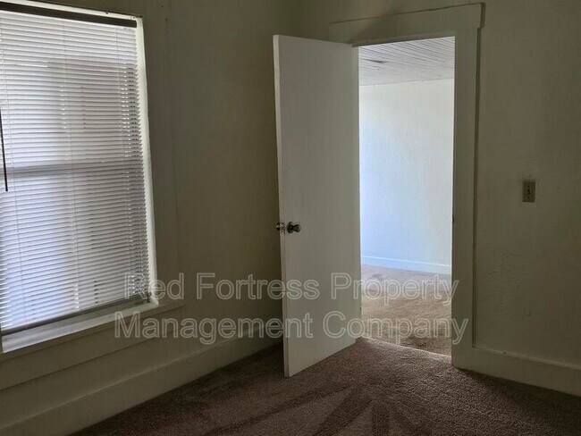 Building Photo - 3810 Desoto Ave