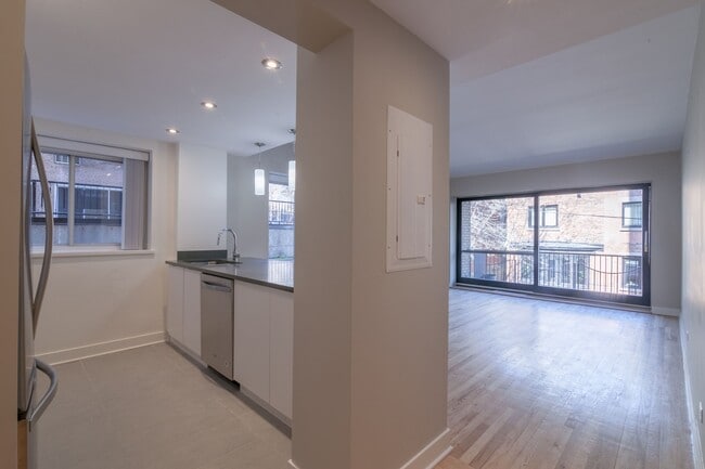 Building Photo - 3435 Rue Drummond