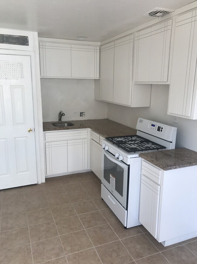 Foto del edificio - 1642 S Bardo St