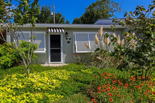 Building Photo - 1440 5th Ct