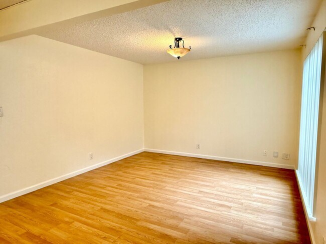 Foto del edificio - 3648 Detjen St