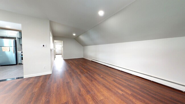 Building Photo - 725 5th St