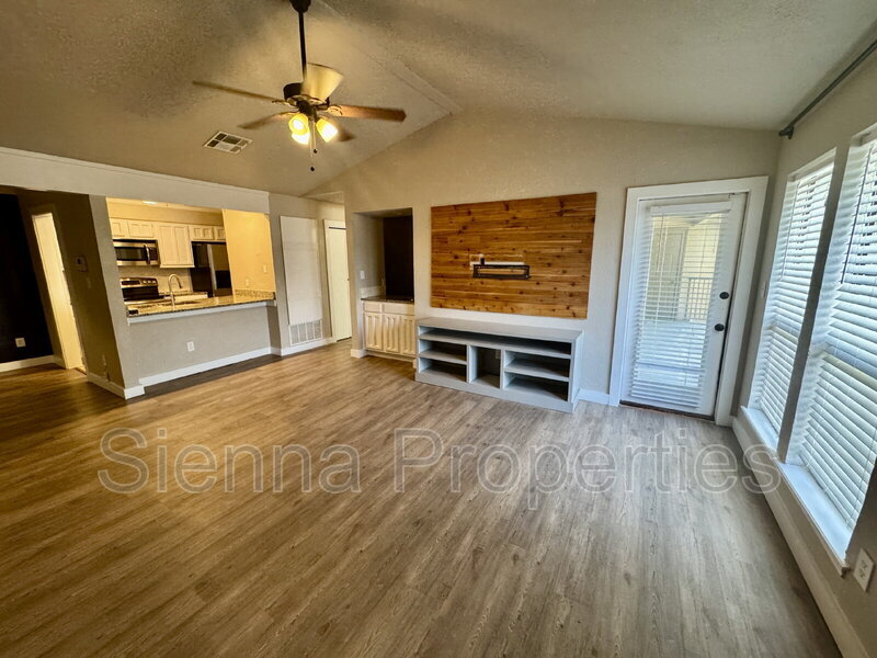 Foto principal - 1202 Thorpe Ln