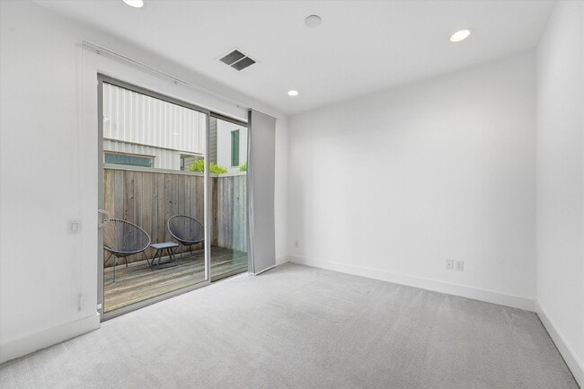 Building Photo - 1155 W 17th St