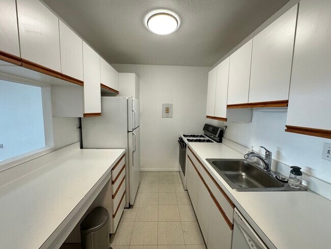 Building Photo - 7 Whittier Pl