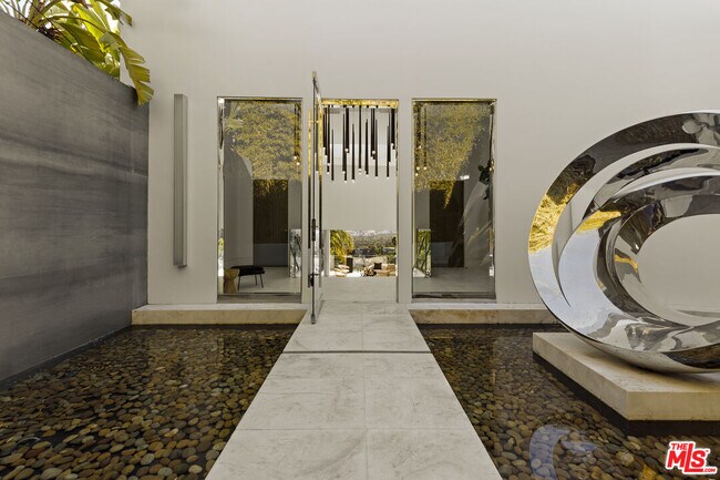 Foto del edificio - 9066 St Ives Dr