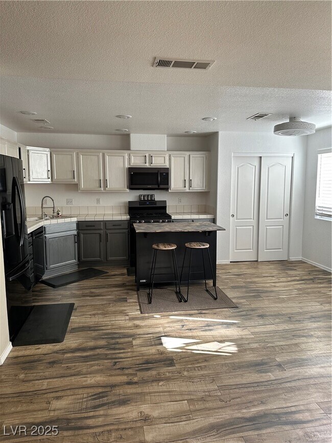 Foto del edificio - 2266 Camel Mesa Dr