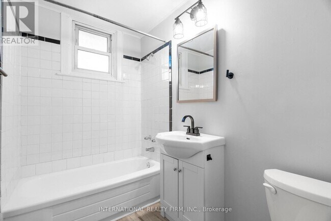Photo du bâtiment - 221 Hamilton Rd