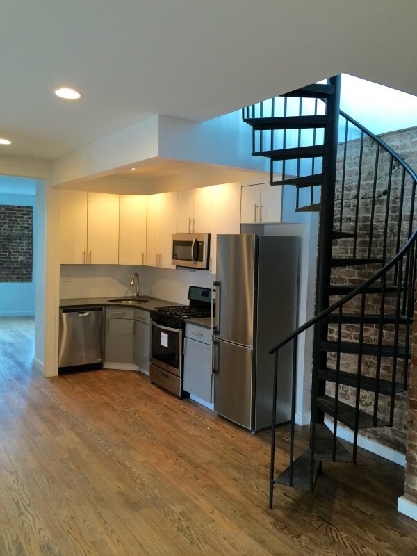 Foto principal - 634 Riverside Dr
