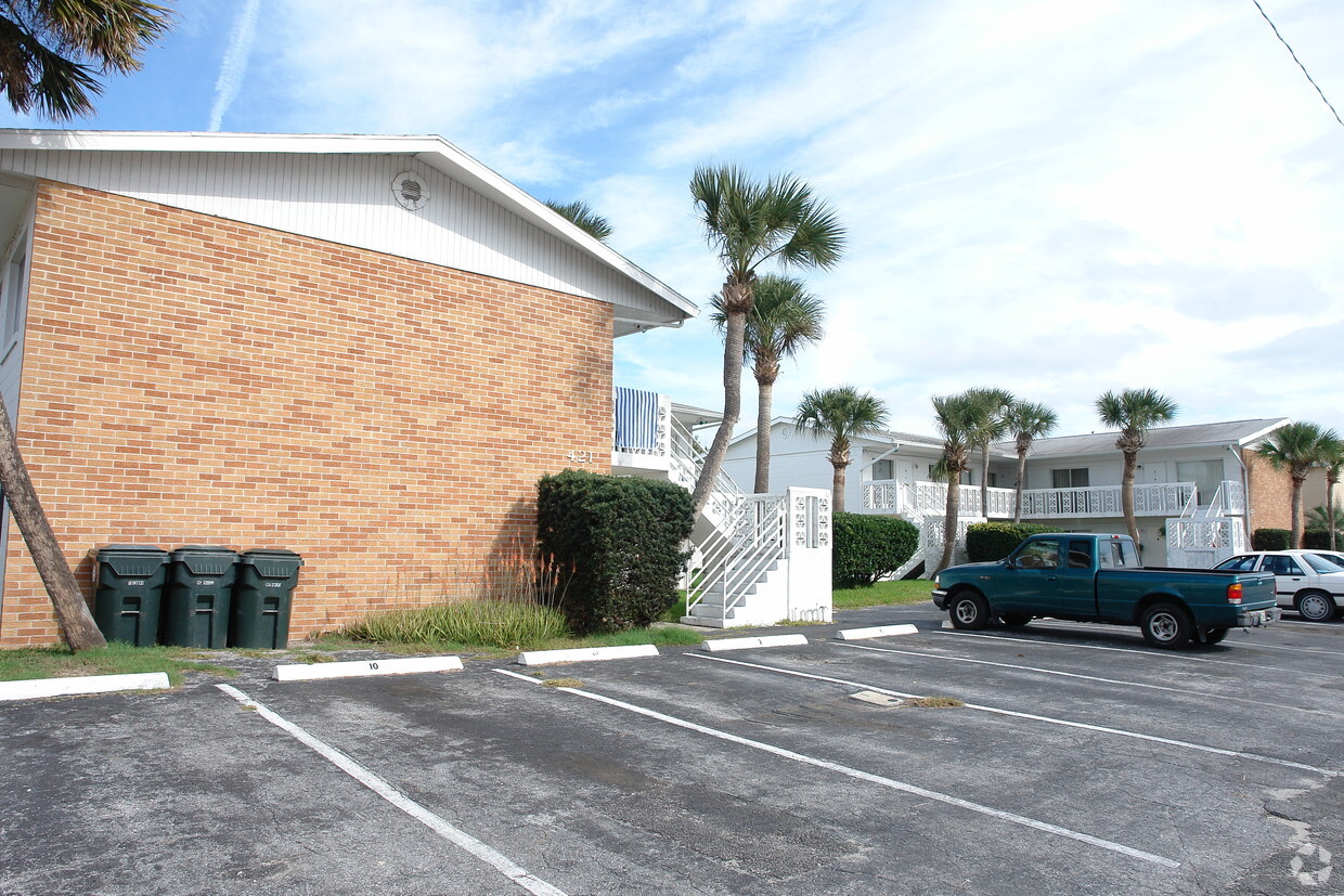 Primary Photo - Surf Side Apartments