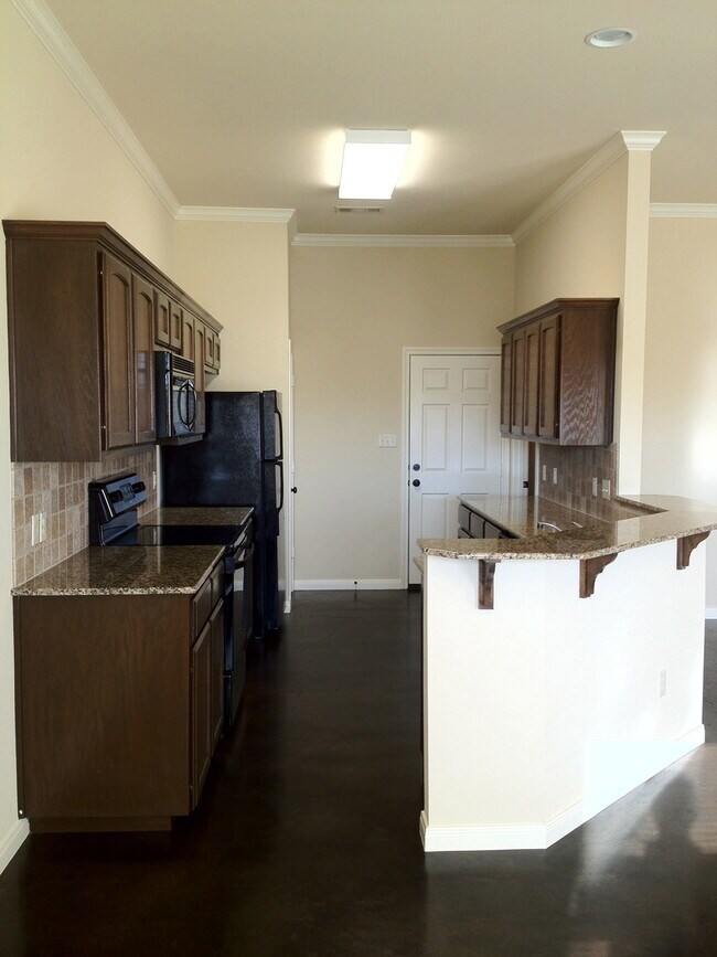 Building Photo - 3BR / 2BA Duplex in Hewitt, Texas | Midway...