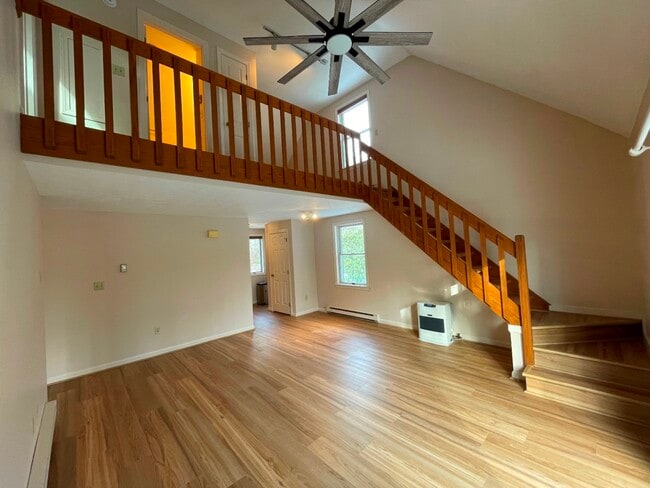 Building Photo - 2 Chickadee Ln