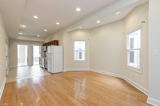 Foto del edificio - 3 br, 2 bath Triplex - 1619 DIAMOND ST Unit 2