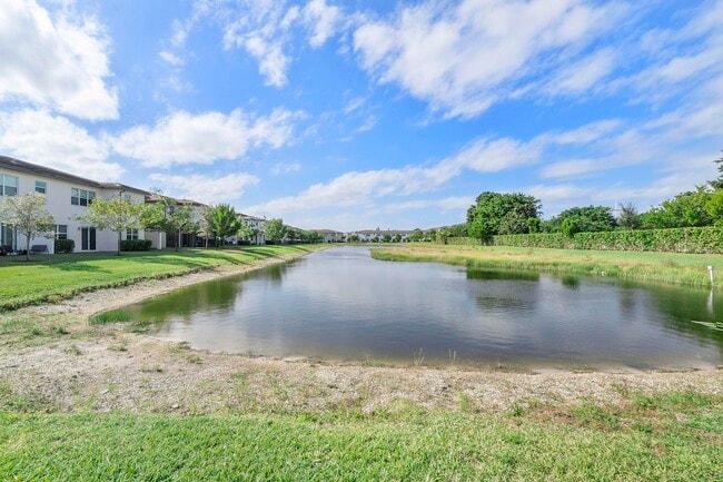 Foto del edificio - 4998 Navali Dr