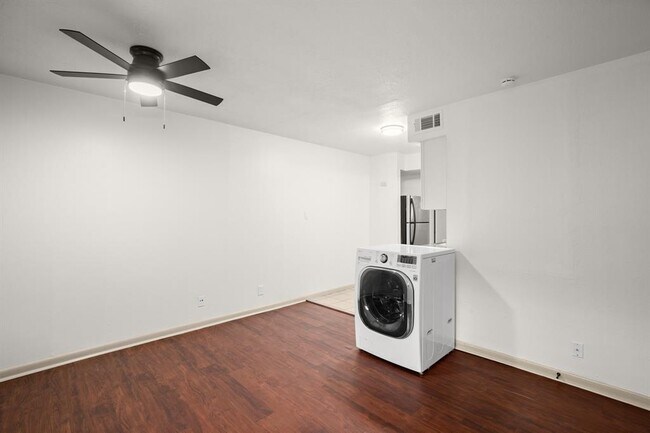 Foto del edificio - 1010 W 23rd St
