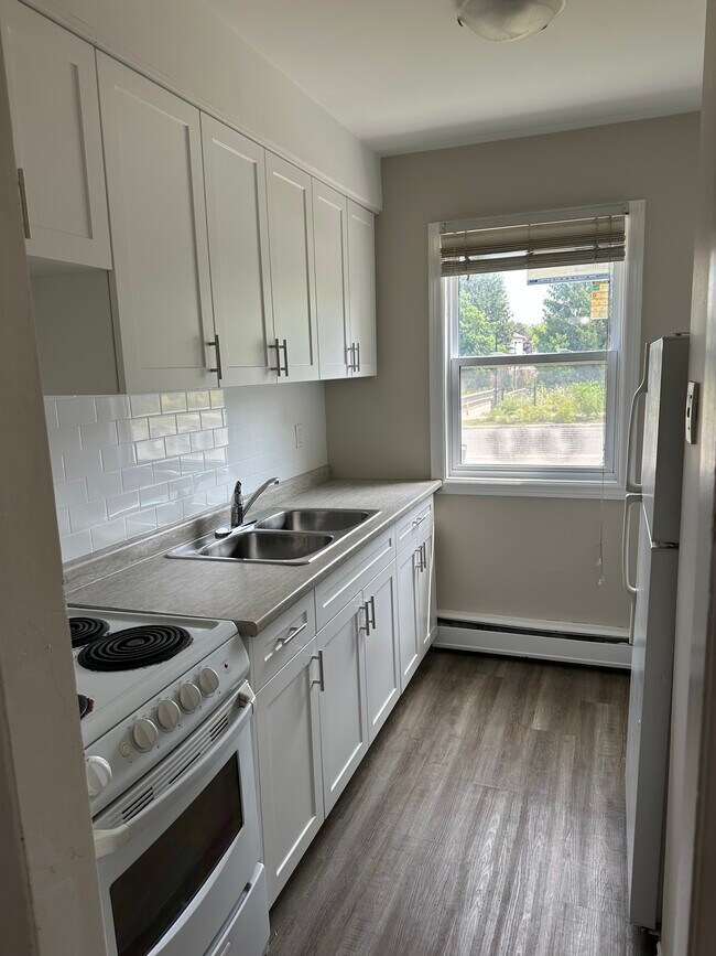 Photo du bâtiment - GREAT VALUE FOR 2 BEDROOM TOWNHOME IN NORTH LONDON