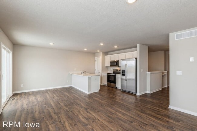 Building Photo - 4 br, 3 bath House - 909 Cove Street SE