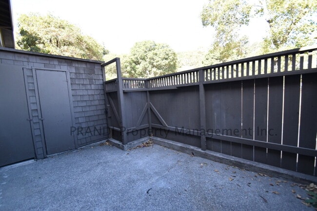 Building Photo - Bright & Peaceful 2BR Townhouse with Deck,...
